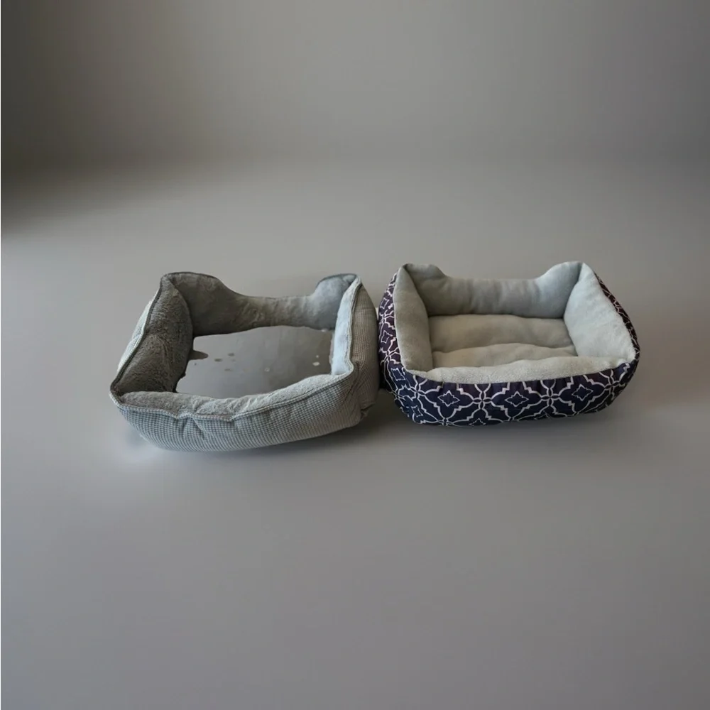 Dogs Bedding. Set of 2. Small Size Dogs Or Cats. Excellent Condition